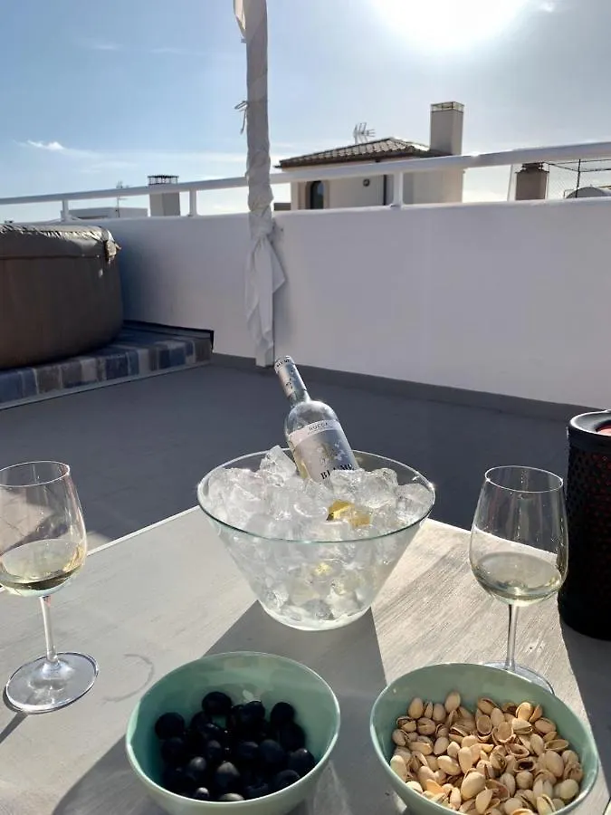 Sonne&Meerblick aus 40 Grad heißem Whirlpool genießen - Zentral am Hafen und dennoch ruhig Cala Ratjada  Apartment